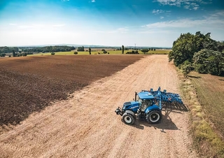 Traktory z napędem 4WD New Holland T7.235 SideWinder