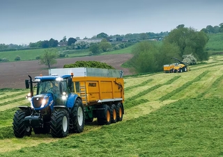 Traktory z napędem 4WD New Holland T7.235 SideWinder