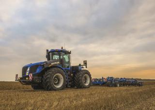 Traktory z napędem 4WD New Holland T9.530