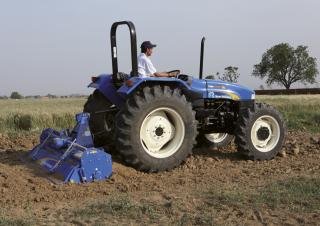 Traktory z napędem 4WD New Holland TT75