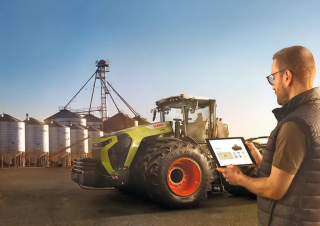 Traktory z napędem 4WD Claas Xerion 12.650 Trac 