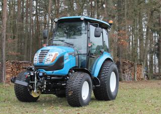 Traktory z napędem 4WD LS XR50 HST