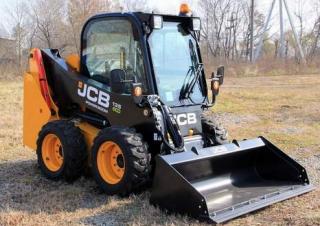 Ładowarki o sterowaniu burtowym JCB 135