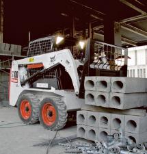 Ładowarki o sterowaniu burtowym Bobcat S100