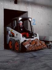 Ładowarki o sterowaniu burtowym Bobcat S100