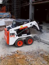 Ładowarki o sterowaniu burtowym Bobcat S100