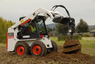 Ładowarki o sterowaniu burtowym Bobcat S 130