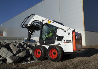 Ładowarki o sterowaniu burtowym Bobcat S450