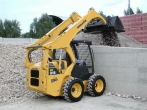 Ładowarki o sterowaniu burtowym Komatsu SK818-5E0