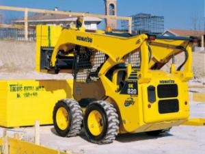 Ładowarki o sterowaniu burtowym Komatsu SK820-5