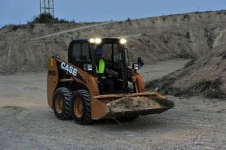 Ładowarki o sterowaniu burtowym Case SR 150