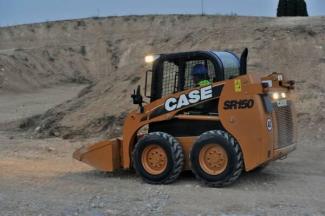Ładowarki o sterowaniu burtowym Case SR 150