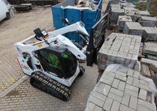 Ładowarki o sterowaniu burtowym Bobcat T590