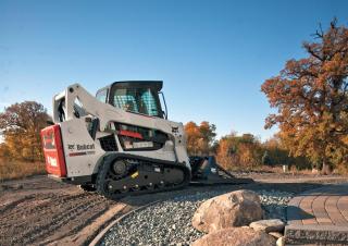 Ładowarki o sterowaniu burtowym Bobcat T590