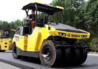 Walce Walce na gumowych kołach Bomag BW 28 RH