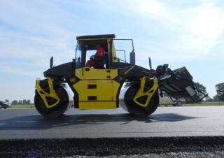 Walce Walce wibracyjne tandemowe Bomag BW 174 APO 4f