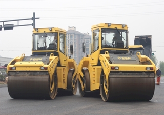 Walce Walce wibracyjne tandemowe Bomag BW 203 SL-4