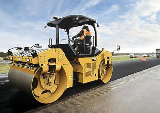 Walce Walce wibracyjne tandemowe Caterpillar CB66B