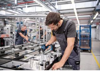 Narzędzia akumulatorowe Wkrętarki i zakrętarki akumulatorowe Bosch GDR 18V-210 C
