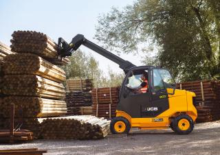 Ładowarki teleskopowe JCB TLT30D 