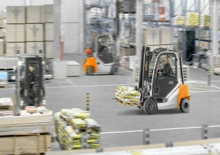 Wózki widłowe z silnikiem wysokoprężnym Still RX 70-25/600