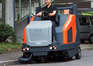Urządzenia do letnich robót komunalnych Zamiatarki uliczne Zamiatarki kompaktowe Hako Jonas 1500 E