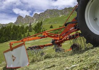 Zgrabiarki rotorowe Kuhn GA 3901