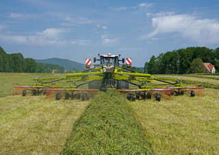 Zgrabiarki rotorowe Claas Liner 4800 Business