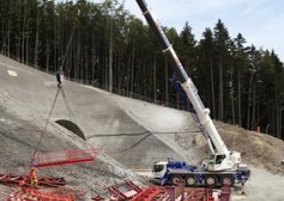 Żurawie szosowo-terenowe Liebherr LTM 1070-4.2 