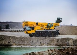 Żurawie szosowo-terenowe Liebherr LTM 1090-4.2 