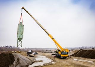 Żurawie szosowo-terenowe Liebherr LTM 1090-4.2 