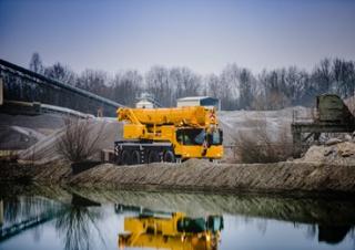 Żurawie szosowo-terenowe Liebherr LTM 1090-4.2 
