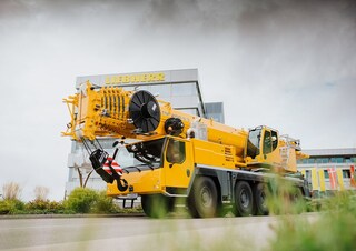 Żurawie szosowo-terenowe Liebherr LTM 1150-5.3
