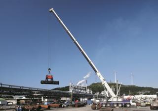Żurawie szosowo-terenowe Liebherr LTM 1200-5.1 