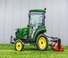 Pojazdy Traktory miejskie z zaczepem przednim John Deere 2038 R