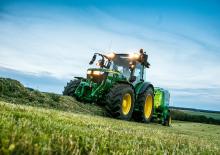 Traktory z napędem 4WD John Deere 5100R