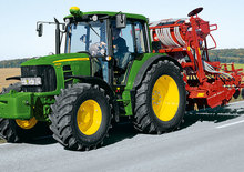 Traktory z napędem 4WD John Deere 6330