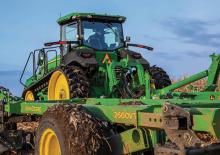 Ciągniki na gąsienicach gumowych John Deere 8RT 370 