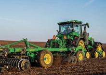Ciągniki na gąsienicach gumowych John Deere 8RX 370 