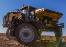 Ciągniki na gąsienicach gumowych Challenger MT740