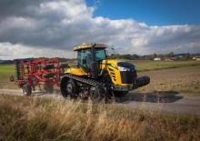 Ciągniki na gąsienicach gumowych Challenger MT755E
