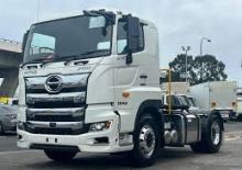 Ciągniki siodłowe Hino 700 SH 1845 4x2