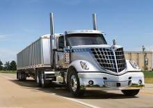 Ciągniki siodłowe International LoneStar 132 Low Roof Sleeper Cummins X15