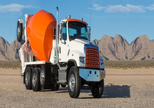 Ciągniki siodłowe ze sztywnym podwoziem Freightliner 114SD 140 Extended Cab Cummins ISX12N