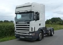 Ciągniki siodłowe ze sztywnym podwoziem Scania 124L 420