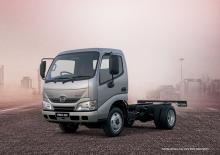 Ciągniki siodłowe ze sztywnym podwoziem Hino 300 916 LWB MT