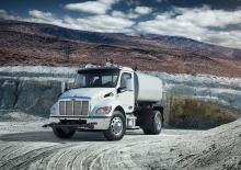 Ciągniki siodłowe ze sztywnym podwoziem Peterbilt 537 Cummins B6.7N