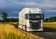 Ciągniki siodłowe ze sztywnym podwoziem Scania R 560 6x2