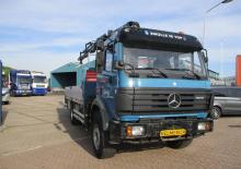 Ciągniki siodłowe ze sztywnym podwoziem Mercedes-Benz SK 1820