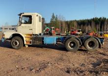 Ciągniki siodłowe ze sztywnym podwoziem Scania T113HL